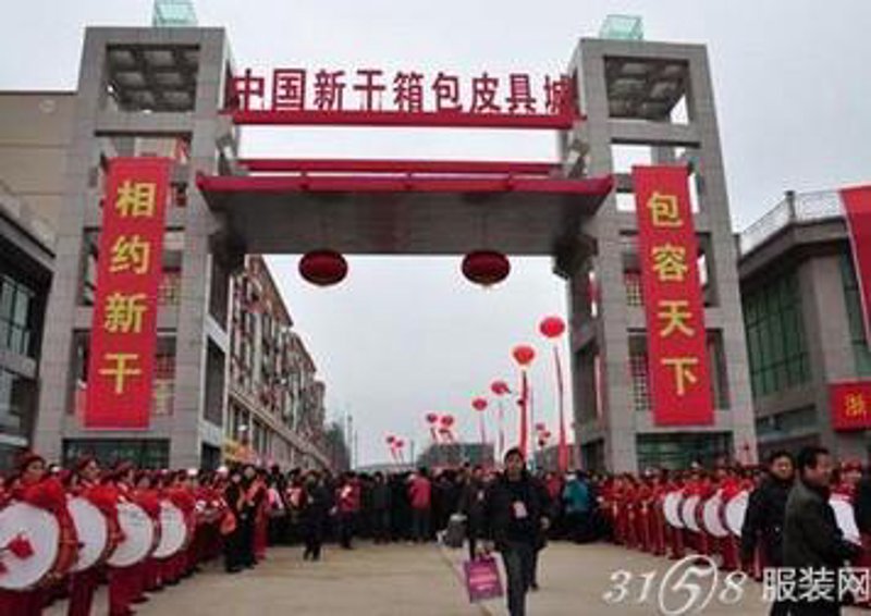 在众多的皮具品牌中，挑选一款适合男士的真皮钱包并非易事。今天我们就一起来看看目前市面上备受推崇的十大品牌，帮你轻松选出心仪的那只。